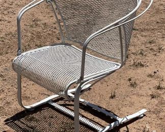 1pc Vintage Iron Mesh Patio Chairs	35 27 x 27in	HxWxD
