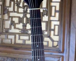 Takamine EG-330C Acoustic Electric Guitar  In Hard Case	Case: 6.5x19.5x44.5in	HxWxD

