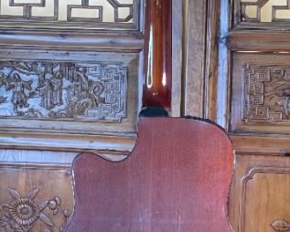 Takamine EG-330C Acoustic Electric Guitar  In Hard Case	Case: 6.5x19.5x44.5in	HxWxD
