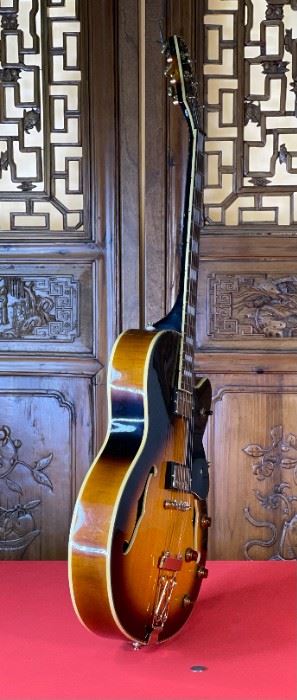 Cort Yorktown Hollow Body Guitar w/ Soft Case	42x17x5in	HxWxD
