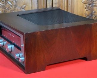 Marantz 10b Vintage Tube Fm Stereo Tuner with Wood Case 10-B	Tuner: 5.75x15.5x15.5in 29lbs 6oz<BR>Case: 6.75z18x15.25in 7lbs 10oz	HxWxD

