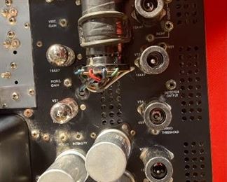Marantz 10b Vintage Tube Fm Stereo Tuner with Wood Case 10-B	Tuner: 5.75x15.5x15.5in 29lbs 6oz<BR>Case: 6.75z18x15.25in 7lbs 10oz	HxWxD

