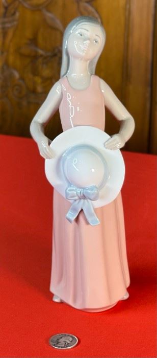 Lladro 5008 The Dreamer Girl with Hat Porcelain Figurine	10x3.5x2.5in	
