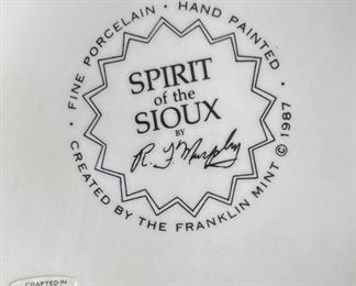 Franklin Mint Spirit of the Sioux RF Murphy Porcelain Figure	10.5x5.5x6in	HxWxD
