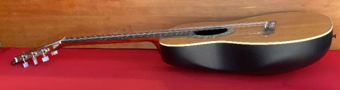 1975 Vintage Ovation Balladeer Model 1122-4 Nylon String Classical Guitar	Case: 8x17x43in	
