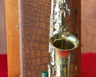 Vintage F.E. Olds & Son The Parisian Ambassador Alto Saxophone	Case: 25x6x10.5in	
