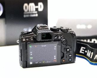Olympus OM-D E-M1 Mark III Mirrorless Camera Body IM019 Digital Camera DSLR	Box: 4.5x8x6.5in	HxWxD
