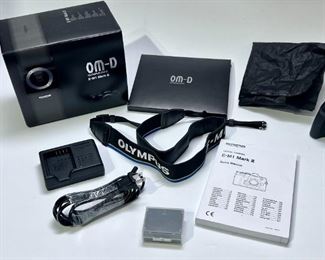Olympus OM-D E-M1 Mark III Mirrorless Camera Body IM019 Digital Camera DSLR	Box: 4.5x8x6.5in	HxWxD
