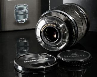 Olympus M. Zuiko 12-40mm 1:2.8 PRO Lens Digital f/2.8 Micro Four Thirds	Box:  7.5x4.5x4.5in	HxWxD

