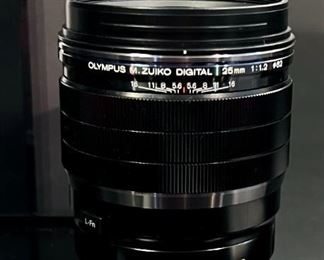 Olympus M. Zuiko 25mm 1:1.2 PRO Lens Digital f/1.2 Micro Four Thirds IM003	Box:  7.5x4.5x4.5in	HxWxD
