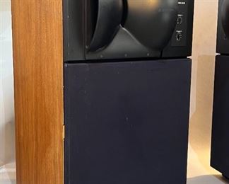 2pc JBL Model 4430 Vintage Studio Monitor Speakers PAIR	35.75x22x19in	HxWxD

