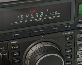 Kenwood TS-940S HF Transceiver  Amateur Ham Radio	6.25x16x16.5in	HxWxD
