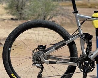 Motobecane Fantom DS 29er Full Suspension Mountain Bike 29 Center of Crank to Seat post top: 20.5in