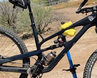 2020 YT Industries Jeffsy Core 3 29 Carbon Fiber Full Suspension Mountain Bike BLACK MAGIC Xl Center of Crank to Seat post top: 23in