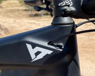 2020 YT Industries Jeffsy Core 3 29 Carbon Fiber Full Suspension Mountain Bike BLACK MAGIC Xl Center of Crank to Seat post top: 23in