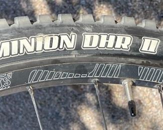 2020 YT Industries Jeffsy Core 3 29 Carbon Fiber Full Suspension Mountain Bike BLACK MAGIC Xl Center of Crank to Seat post top: 23in