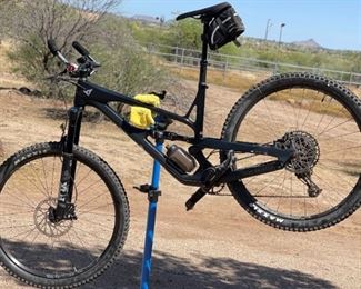 2020 YT Industries Jeffsy Core 3 29 Carbon Fiber Full Suspension Mountain Bike BLACK MAGIC Xl Center of Crank to Seat post top: 23in