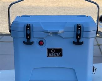 NICE Premium Cooler BLUE 15x22x14in HxWxD