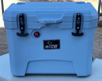 NICE Premium Cooler BLUE 15x22x14in HxWxD