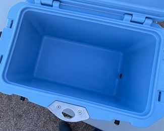 NICE Premium Cooler BLUE 15x22x14in HxWxD
