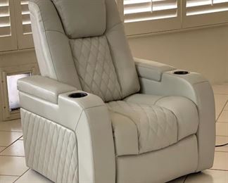 #1 Abbyson Calton Leather Power Recliner with Power Headrest IVORY 54 x 35 x 33in HxWxD