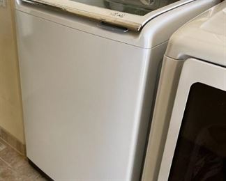 Samsung 5.2 cu. ft. activewash Top Load Washer Washing Machine WA52M7750AW/A4 46 x 27 x 29in HxWxD