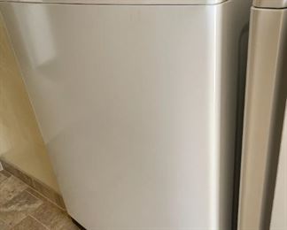 Samsung 5.2 cu. ft. activewash Top Load Washer Washing Machine WA52M7750AW/A4 46 x 27 x 29in HxWxD