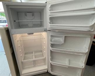 Kenmore Garage Fridge Refrigerator/Freezer 253.6880201E 66 x 30 x 33in HxWxD