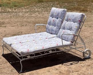 Vintage Iron Patio Double Chaise Lounger Lounge Chair 23 x 55 x 72in HxWxD