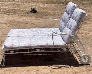 Vintage Iron Patio Double Chaise Lounger Lounge Chair 23 x 55 x 72in HxWxD