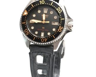 Seiko 2625-0019 Vintage Ladies Dive Watch Ladies 32mm Diameter Bezel