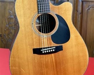 Takamine EG-330C Acoustic Electric Guitar In Hard Case Case: 6.5x19.5x44.5in HxWxD