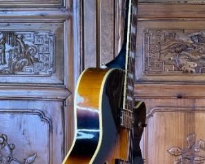 Cort Yorktown Hollow Body Guitar w/ Soft Case 42x17x5in HxWxD