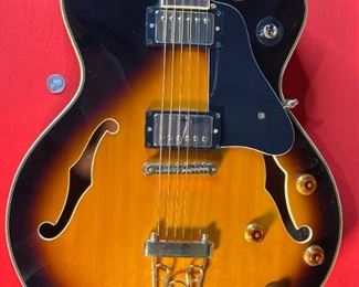 Cort Yorktown Hollow Body Guitar w/ Soft Case 42x17x5in HxWxD