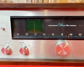 Marantz 10b Vintage Tube Fm Stereo Tuner with Wood Case 10-B Tuner: 5.75x15.5x15.5in 29lbs 6oz Case: 6.75z18x15.25in 7lbs 10oz HxWxD