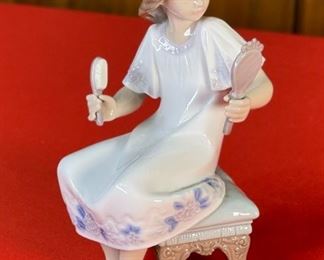 Lladro 5678 I Feel Pretty Girl With Mirror Porcelain Figurine 6.5x3x3in