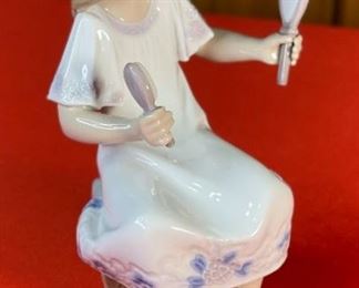 Lladro 5678 I Feel Pretty Girl With Mirror Porcelain Figurine 6.5x3x3in