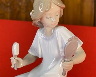 Lladro 5678 I Feel Pretty Girl With Mirror Porcelain Figurine 6.5x3x3in