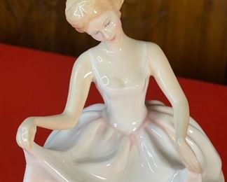 Royal Doulton HN3291 Tracy Porcelain Figurine Signed Bone China England 7.75x4x4in HxWxD