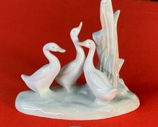 Lladro NAO Group of Three Ducks / Geese Porcelain Figurine 5x5x2.5in HxWxD