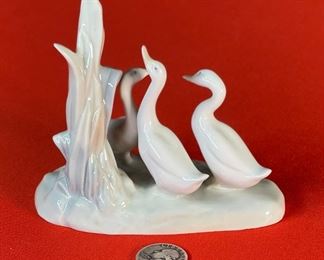 Lladro NAO Group of Three Ducks / Geese Porcelain Figurine 5x5x2.5in HxWxD