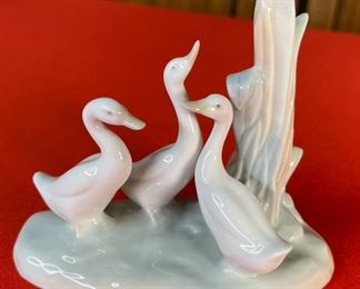 Lladro NAO Group of Three Ducks / Geese Porcelain Figurine 5x5x2.5in HxWxD
