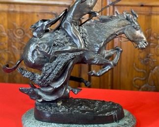 Frederic Remington Cheyenne Bronze Sculpture Statue Vintage 21.5x22x10in HxWxD