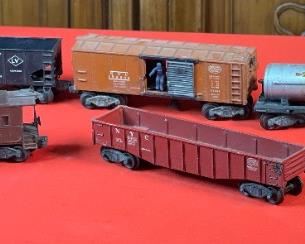 Lot of 5 Vintage Lionel Postwar Cars O Gauge