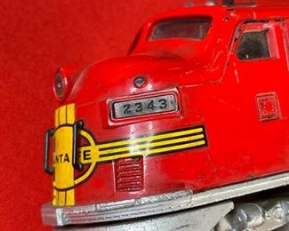 2pc Lionel Santa Fe 2333-20 Diesel Locomotive Train & 2333-20 Dummy F3 Train Postwar 4x2.5x13.5in HxWxD