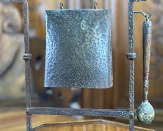 Antique Hugo Berger Goberg Ges Gesch Hammered Metal Table Gong Arts & Crafts Bell 12.5x9.5x3.75in HxWxD
