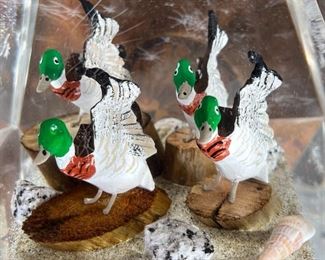 Vintage Lucite Obelisk Ducks Paperweight Sculpture Pyramid 7.5x6x5.25in HxWxD