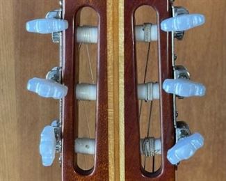 1975 Vintage Ovation Balladeer Model 1122-4 Nylon String Classical Guitar Case: 8x17x43in