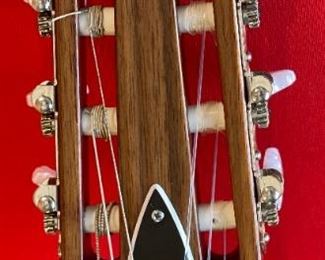 1975 Vintage Ovation Balladeer Model 1122-4 Nylon String Classical Guitar Case: 8x17x43in