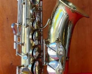 Vintage F.E. Olds & Son The Parisian Ambassador Alto Saxophone Case: 25x6x10.5in